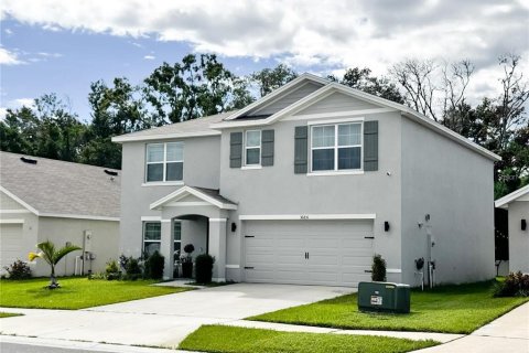 House in Zephyrhills, Florida 5 bedrooms, 242.01 sq.m. № 2151304 - photo 2