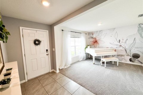 House in Zephyrhills, Florida 5 bedrooms, 242.01 sq.m. № 2151304 - photo 3