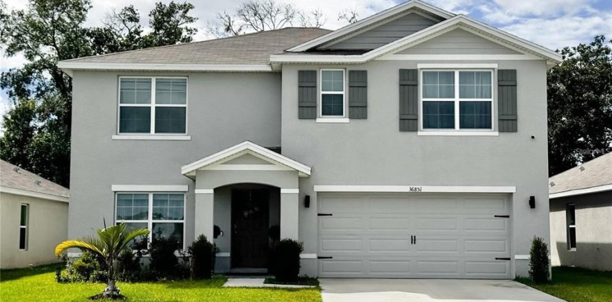 House in Zephyrhills, Florida 5 bedrooms, 242.01 sq.m. № 2151304