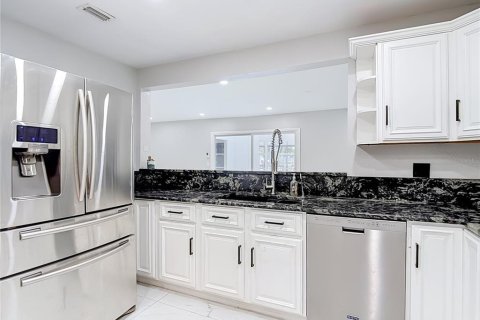 House in Tampa, Florida 3 bedrooms, 160.44 sq.m. № 2095114 - photo 11