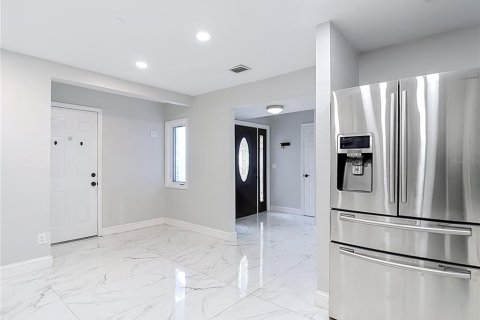 House in Tampa, Florida 3 bedrooms, 160.44 sq.m. № 2095114 - photo 9