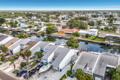 House in Tampa, Florida 3 bedrooms, 160.44 sq.m. № 2095114 - photo 4