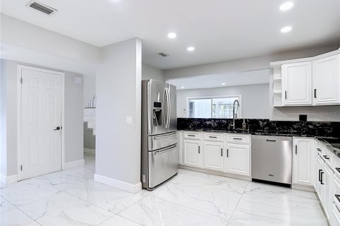 House in Tampa, Florida 3 bedrooms, 160.44 sq.m. № 2095114 - photo 15