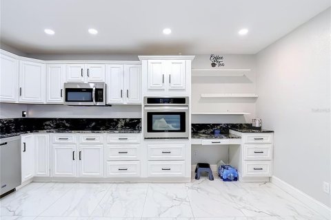 House in Tampa, Florida 3 bedrooms, 160.44 sq.m. № 2095114 - photo 14