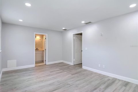 House in Tampa, Florida 3 bedrooms, 160.44 sq.m. № 2095114 - photo 30