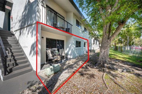 Condo in Hialeah, Florida, 2 bedrooms  № 2075154