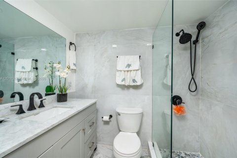 Condo in Hialeah, Florida, 2 bedrooms  № 2075154 - photo 15