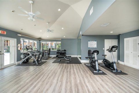 Condo in Hialeah, Florida, 2 bedrooms  № 2075154 - photo 19