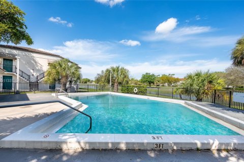 Condo in Hialeah, Florida, 2 bedrooms  № 2075154 - photo 17