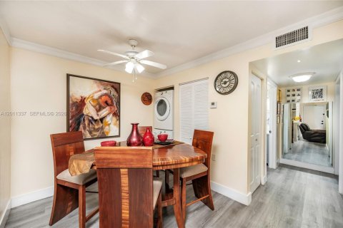 Condo in Hialeah, Florida, 2 bedrooms  № 2075154 - photo 10
