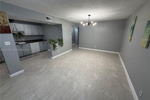 Touwnhouse à louer à Sunrise, Floride: 4 chambres, 133.78 m2 № 2188710 - photo 11