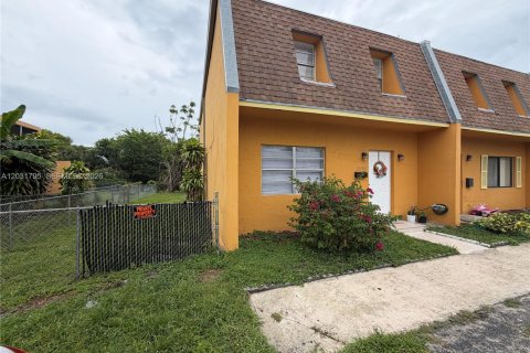 Touwnhouse à louer à Sunrise, Floride: 4 chambres, 133.78 m2 № 2188710 - photo 2