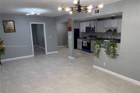 Touwnhouse à louer à Sunrise, Floride: 4 chambres, 133.78 m2 № 2188710 - photo 13