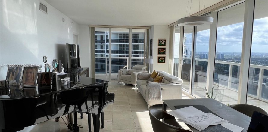 Condo à Hallandale Beach, Floride, 2 chambres  № 1999253