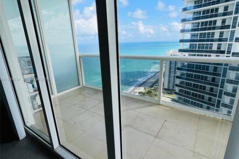 Copropriété à vendre à Hallandale Beach, Floride: 2 chambres, 135.45 m2 № 1999253 - photo 8