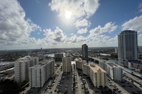 Copropriété à vendre à Hallandale Beach, Floride: 2 chambres, 135.45 m2 № 1999253 - photo 13