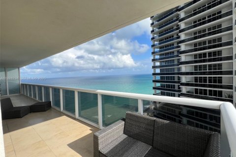 Copropriété à vendre à Hallandale Beach, Floride: 2 chambres, 135.45 m2 № 1999253 - photo 12