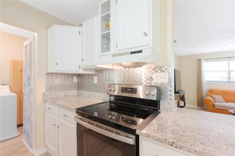 House in Palm Coast, Florida 4 bedrooms, 136.38 sq.m. № 1912614 - photo 24