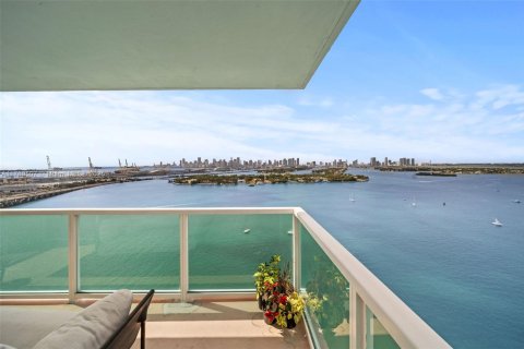 Condo in Miami Beach, Florida, 2 bedrooms  № 1697765 - photo 14