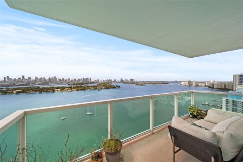 Condo in Miami Beach, Florida, 2 bedrooms  № 1697765 - photo 13