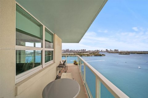 Condo in Miami Beach, Florida, 2 bedrooms  № 1697765 - photo 16