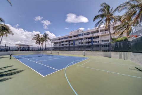 Condo in Miami Beach, Florida, 2 bedrooms  № 1697765 - photo 21