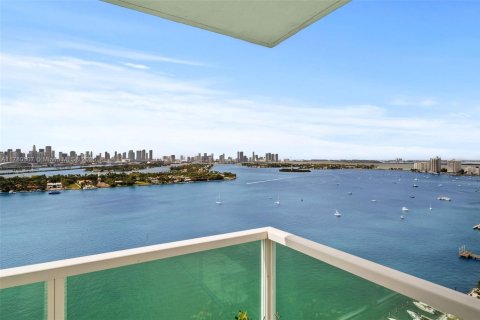 Condo in Miami Beach, Florida, 2 bedrooms  № 1697765 - photo 12