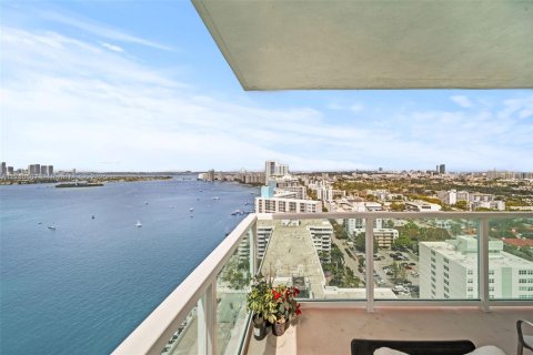 Condo in Miami Beach, Florida, 2 bedrooms  № 1697765 - photo 9