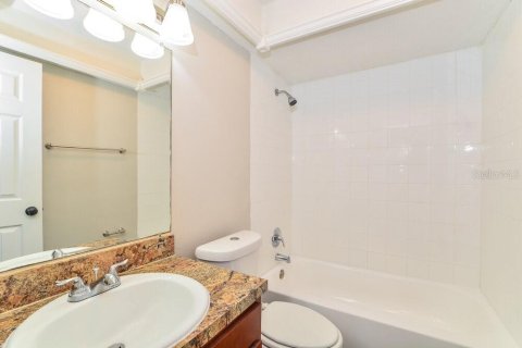 House in Winter Springs, Florida 4 bedrooms, 193.05 sq.m. № 2238387 - photo 13