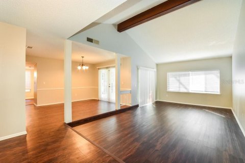 House in Winter Springs, Florida 4 bedrooms, 193.05 sq.m. № 2238387 - photo 3
