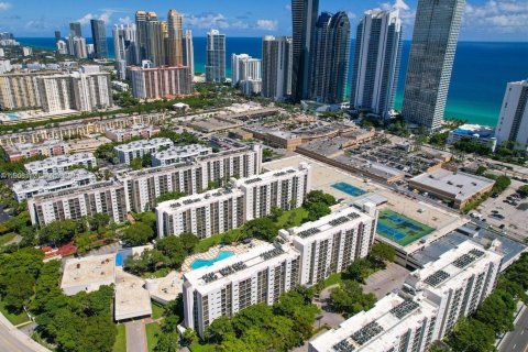 Condo in Sunny Isles Beach, Florida, 1 bedroom  № 2013409