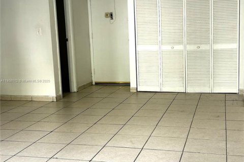 Condo in Sunny Isles Beach, Florida, 1 bedroom  № 2013409 - photo 14