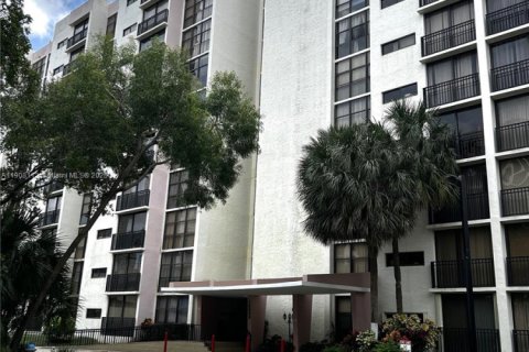 Condo in Sunny Isles Beach, Florida, 1 bedroom  № 2013409 - photo 3