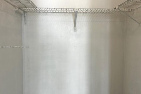 Condo in Sunny Isles Beach, Florida, 1 bedroom  № 2013409 - photo 23