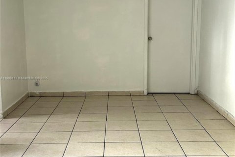 Condo in Sunny Isles Beach, Florida, 1 bedroom  № 2013409 - photo 16