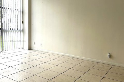 Condo in Sunny Isles Beach, Florida, 1 bedroom  № 2013409 - photo 20