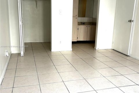 Condo in Sunny Isles Beach, Florida, 1 bedroom  № 2013409 - photo 22