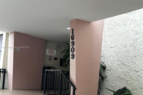 Condo in Sunny Isles Beach, Florida, 1 bedroom  № 2013409 - photo 9