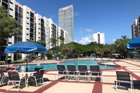 Condo in Sunny Isles Beach, Florida, 1 bedroom  № 2013409 - photo 5