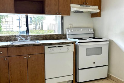 Condo in Sunny Isles Beach, Florida, 1 bedroom  № 2013409 - photo 18