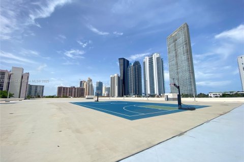 Condo in Sunny Isles Beach, Florida, 1 bedroom  № 2013409 - photo 8