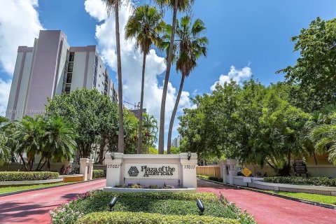 Condo in Sunny Isles Beach, Florida, 1 bedroom  № 2013409 - photo 2