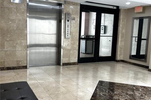 Condo in Sunny Isles Beach, Florida, 1 bedroom  № 2013409 - photo 11