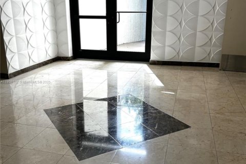 Condo in Sunny Isles Beach, Florida, 1 bedroom  № 2013409 - photo 10