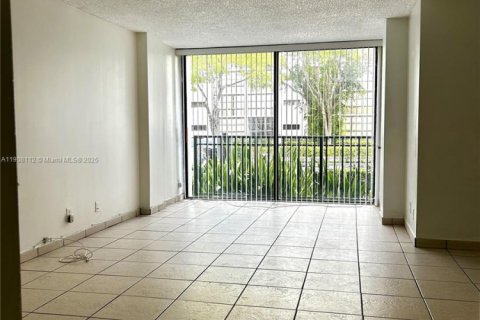 Condo in Sunny Isles Beach, Florida, 1 bedroom  № 2013409 - photo 13