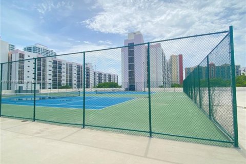 Condo in Sunny Isles Beach, Florida, 1 bedroom  № 2013409 - photo 6