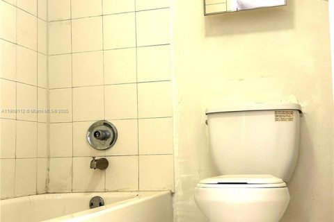 Condo in Sunny Isles Beach, Florida, 1 bedroom  № 2013409 - photo 26