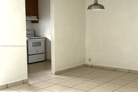 Condo in Sunny Isles Beach, Florida, 1 bedroom  № 2013409 - photo 17