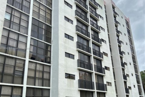 Condo in Sunny Isles Beach, Florida, 1 bedroom  № 2013409 - photo 4