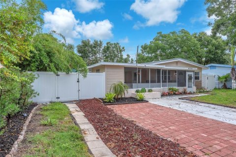 Casa en venta en Tampa, Florida, 3 dormitorios, 80.27 m2 № 1791367 - foto 2